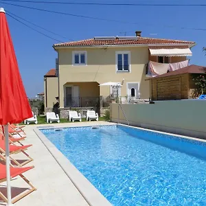 Ela Umag
